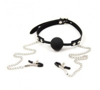 Черный силиконовый кляп-шар с зажимами для сосков