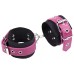 Мягкие черно-розовые наручники на цепочке с карабином - фото