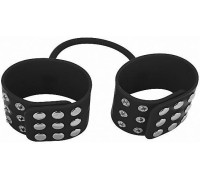 Черные силиконовые наручники на заклепках