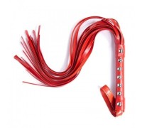 Красная плеть с металлическими заклёпками 