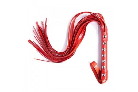 Красная плеть с металлическими заклёпками