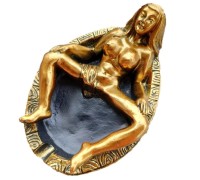 Креативная пепельница с девушкой