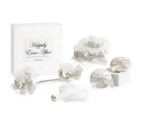 Романтический набор Bijoux Indiscrets (подвязки, наручники, украшение на грудь, кисточка)