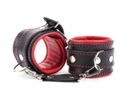 Черные наручники из толстой натуральной кожи с кожаным красным подкладом 