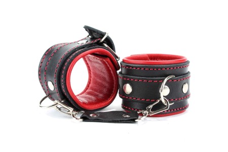 Черные наручники из толстой натуральной кожи с кожаным красным подкладом