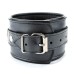 Черные кожаные наручники на пряжке с металлическими заклепками - фото 3