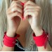Классические красные наручники из натуральной кожи - фото