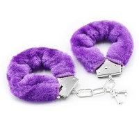 Металлические наручники с фиолетовым мехом 