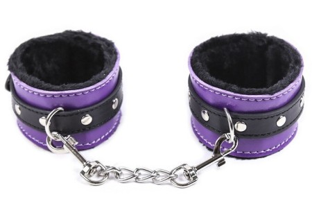 Черно-фиолетовые наручники с мехом