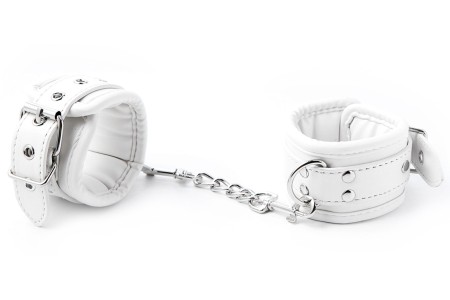 Классические белые наручники на цепочке