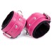 Розовые наручники с черной меховой подкладкой - фото