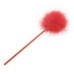 Красный перьевой тиклер с атласной ручкой 34 см - фото 1
