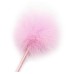 Розовый перьевой тиклер с атласной ручкой 34 см - фото 2