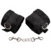 Черные плюшевые наручники с цепочками - фото