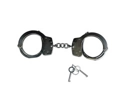 Настоящие милицейские наручники черного цвета на цепочке и с двумя ключами 