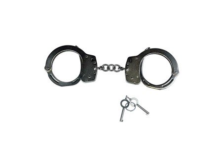 Настоящие милицейские наручники черного цвета на цепочке и с двумя ключами