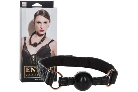 Силиконовый кляп на стеганом ремне с меховой подкладкой Entice Ball Gag