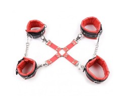 Красные бондажные наручники и поножи с карабинами