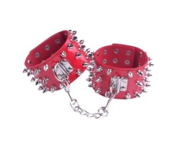 Красные наручники с шипами